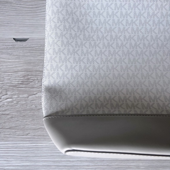 MICHAEL KORS kelli large two-tone logo tote bag NWT - Picture 6 of 16